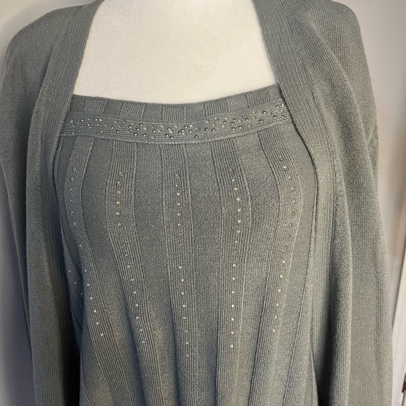 Woman’s 2 in 1 Sweater !! - Picture 8 of 14